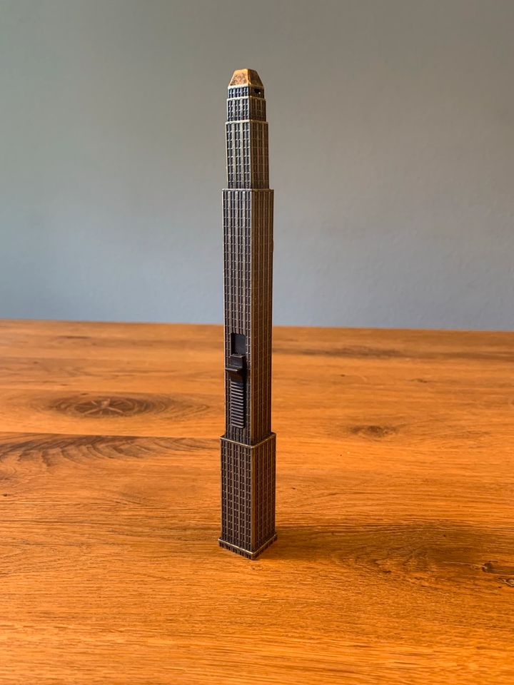 22cm Feuerzeug Wolkenkratzer Gasfeuerzeug in Essen