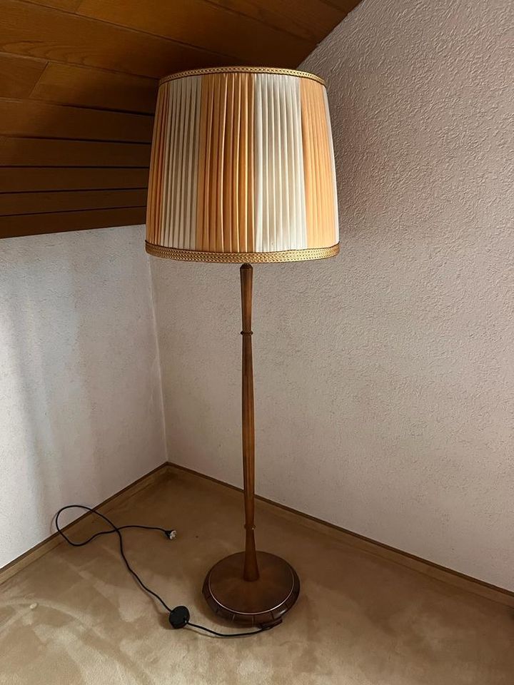 Retro Stehlampe im guten Zustand in Auggen