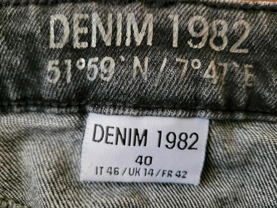 Damen Mom Jeans Jeanshose Hose schwarz Takko Gr. 40 sehr gut in Schönebeck (Elbe)