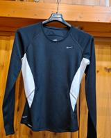 Sportbekleidund Damen nike Sport Shirts und Jacke 6 Teile Brandenburg - Mahlow Vorschau