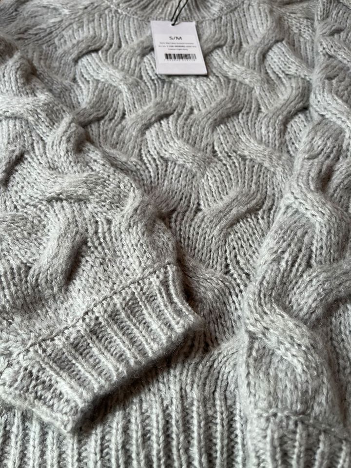 NEU NA-KD Strickpullover Grau in Größe M in Stuttgart