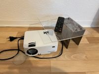 Verkaufe Beamer Full HD mit Ständer Funktioniert einwandfrei Niedersachsen - Bad Essen Vorschau