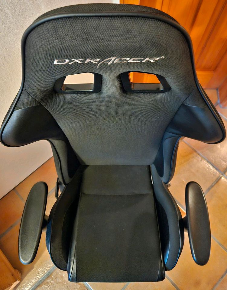 DXRacer Formula Gamingstuhl schwarz NP 288,00  VHB180,00 in Lindau