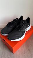 NEU Nike Sneaker Laufschuh Trainingsschuh schwarz Gr.44 Niedersachsen - Heinsen Vorschau