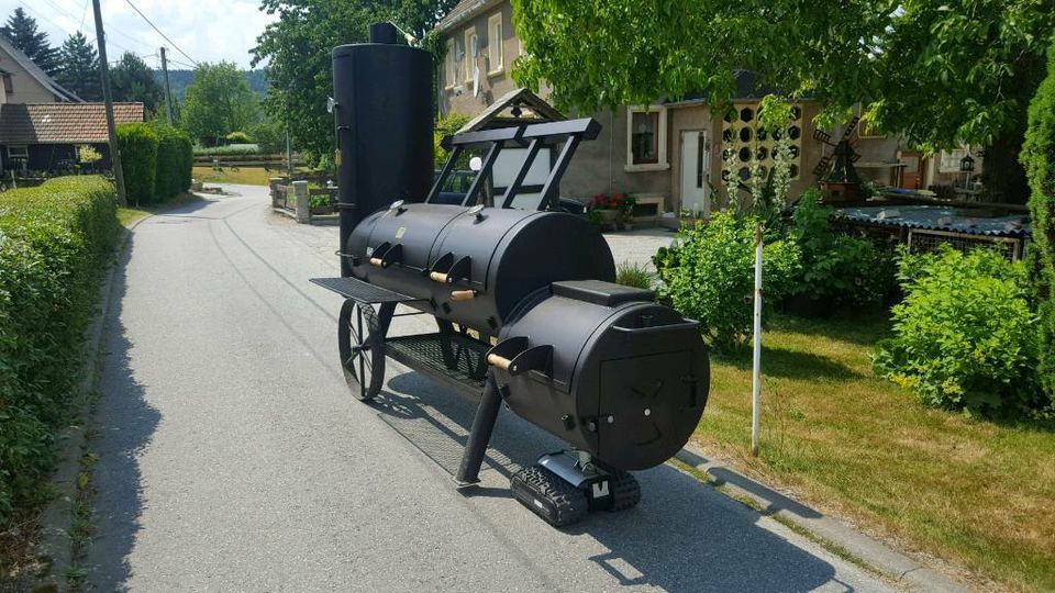 XXL 30 Zoll BBQ Smoker mieten Catering Party Event Grill Gastro in Burkau