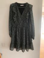 Reserved Kleid Bumenkleid Blumenmuster 36 S Bayern - Rednitzhembach Vorschau