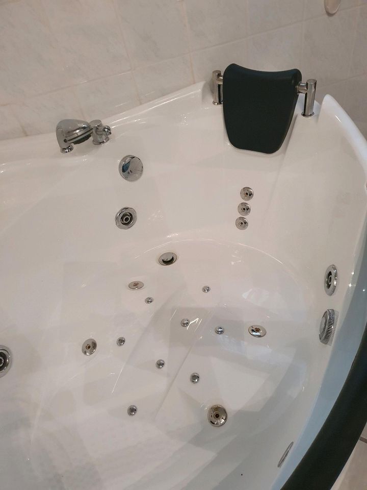 Luxus Whirlpool für 2 Personen in Niederkassel