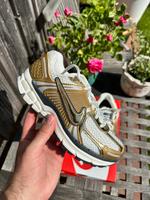 Nike Zoom Vomero 5 Metallic Gold - Größe 35.5 Bayern - Dietramszell Vorschau