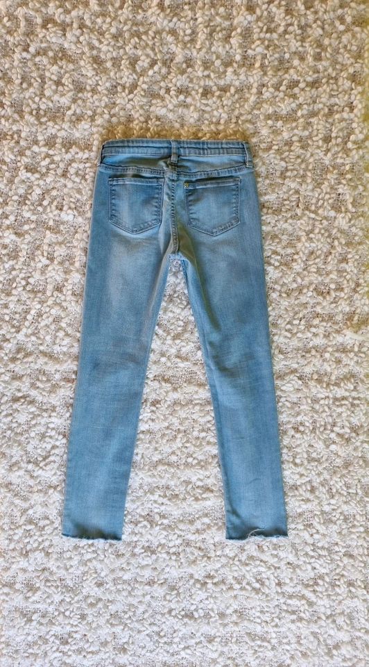 Skinny Fit Jeans Hellblau H&M Größe 128 in Oberwesel