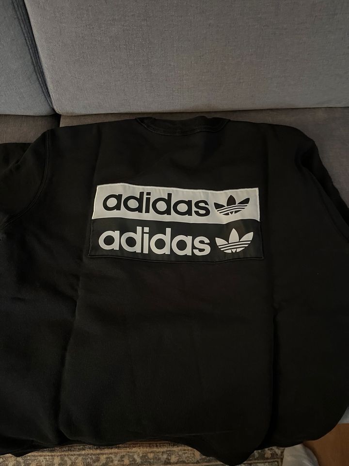 Adidas Sweatshirt in Baesweiler