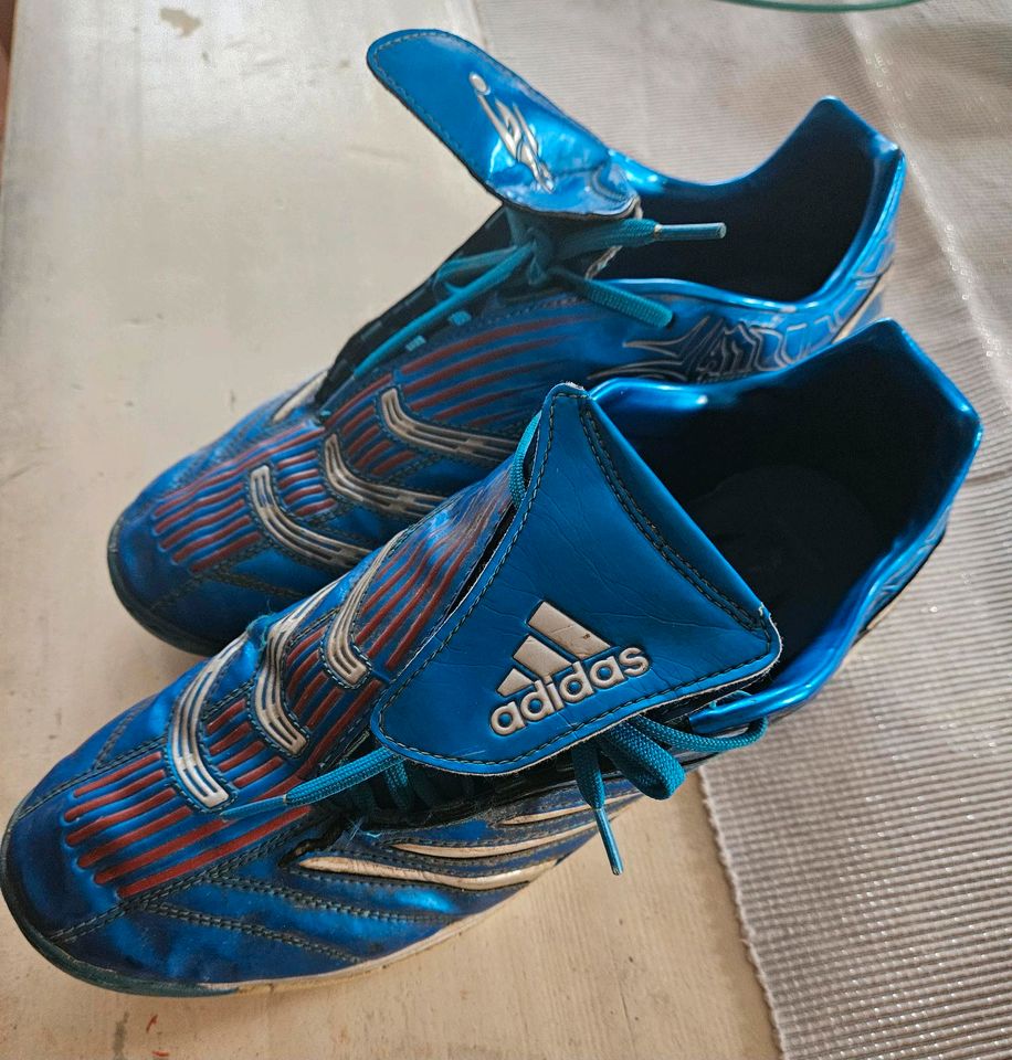 Retro: Adidas Fußballschuhe/ Schuhe Traxion Turf 44 2/3 in Sankt Augustin