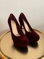 H&M Pumps High Heel Absatz rund rot Schuhe Samt Bordeaux rot Essen-Borbeck - Dellwig Vorschau