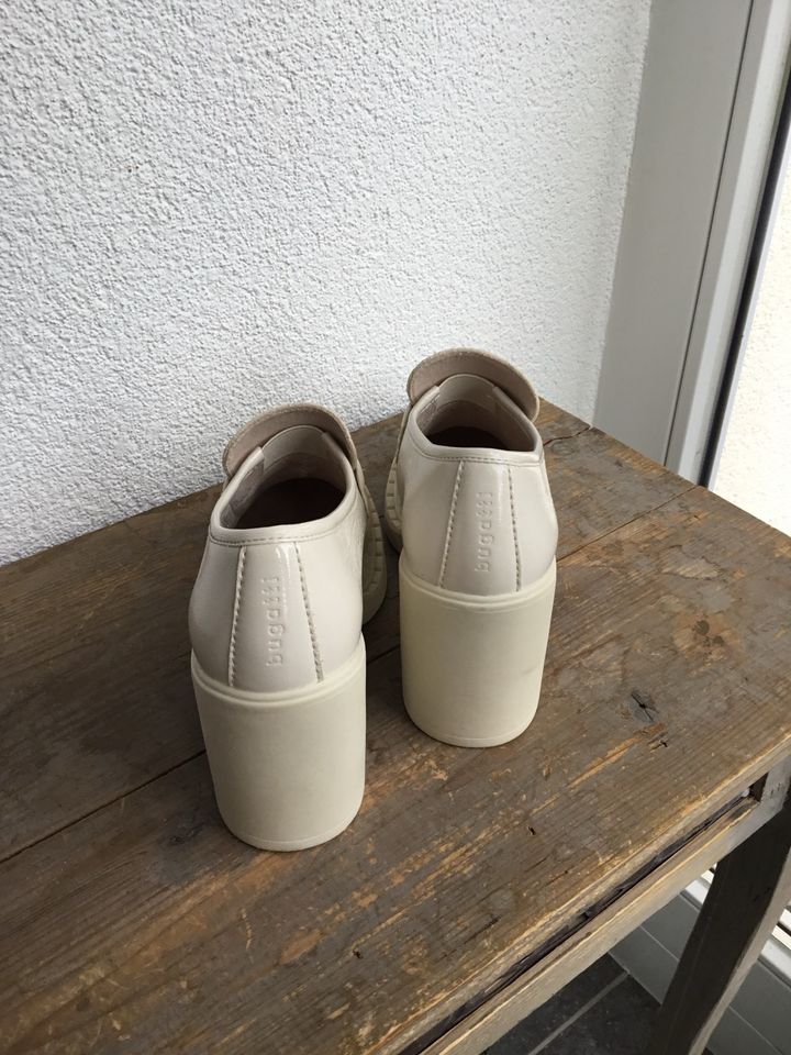 Bugatti Pumps Loafer Gr 38 Neu ungetragen Creme Lack Neupreis 69€ in Merzig