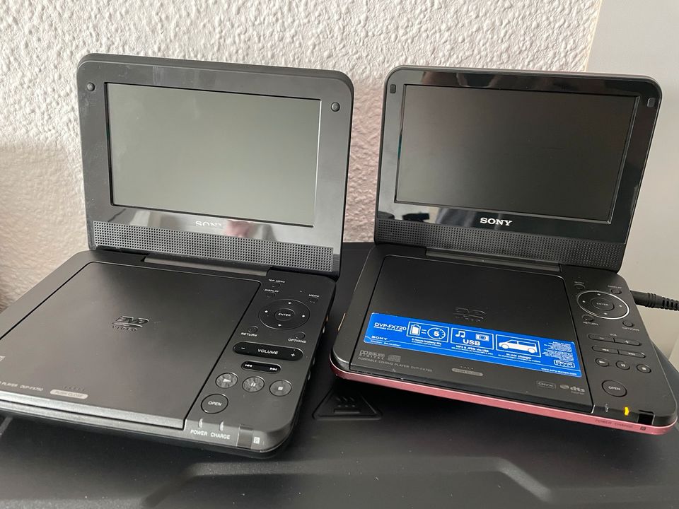 2x Sony Portable Tragbare DVD Region 1 & 2 in Frankfurt am Main