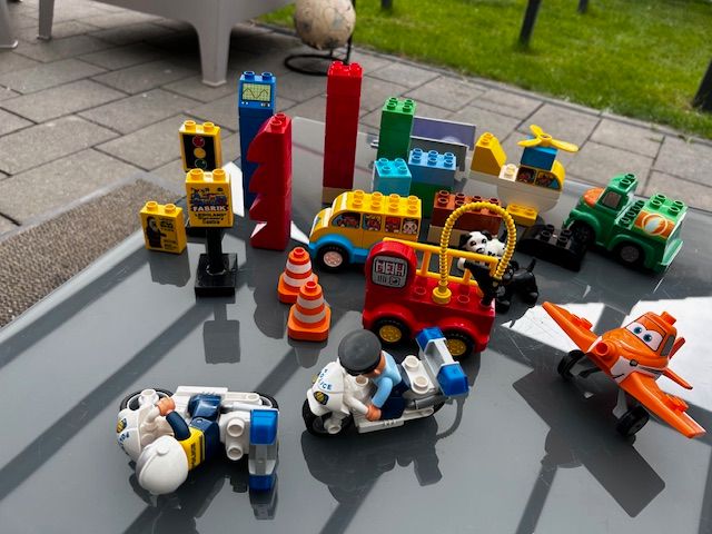 Lego Aufbewahrungsbox + diverse LEGO DUPLO Bausteine in Lippstadt