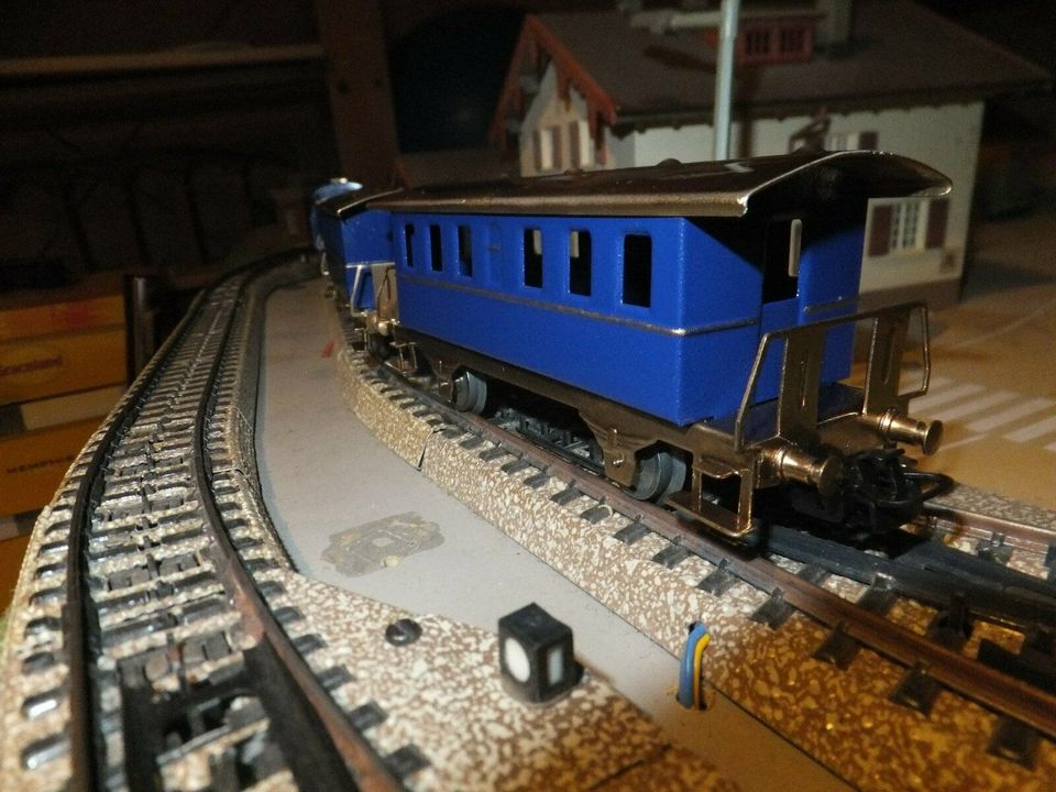 Märklin Sonderzug Einzelstück blau/gold H0 königlich! in Mammelzen