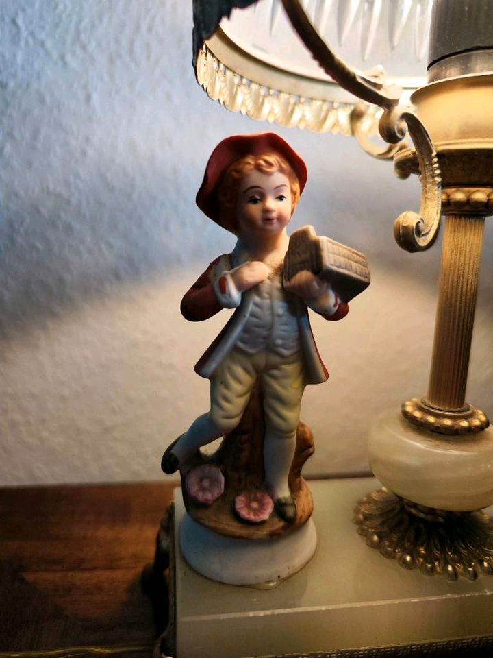 Vintage Tischlampe mit Porzellan Figuren in Büchenbach