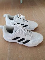 Adidas Hallenschuhe neuwertig Gr. 38 München - Ramersdorf-Perlach Vorschau