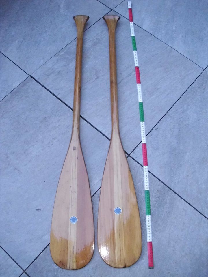 2 schöne gebr. HOLZ Stechpaddel für Kajak oder Surfboard in Gauting