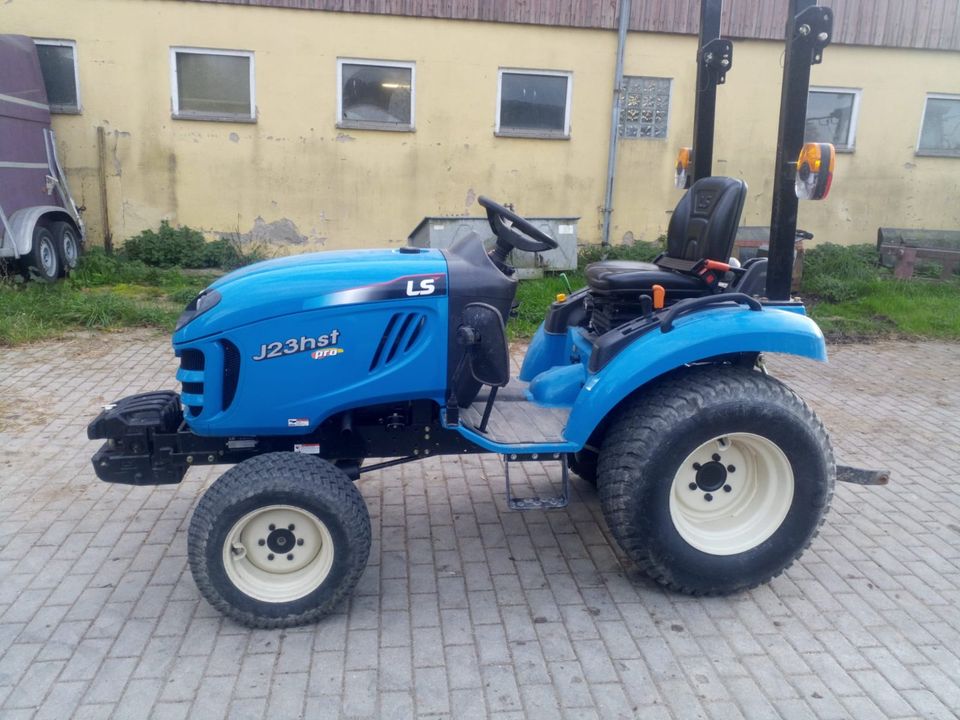 LS Traktor J23HST Pro -Kleintraktor mit Allrad + Straßenzulassung in Höchstädt i. Fichtelgebirge