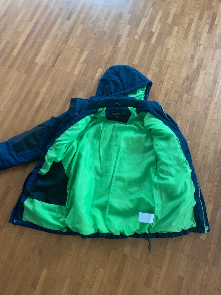 Dunkelblaue Winterjacke von Trollkids Gr. 152 in Sersheim