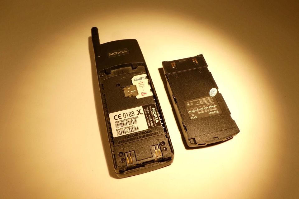 Mobiltelefon Nokia 8110, High-End-8000-Serie, schwarz | Geschenk in Konstanz