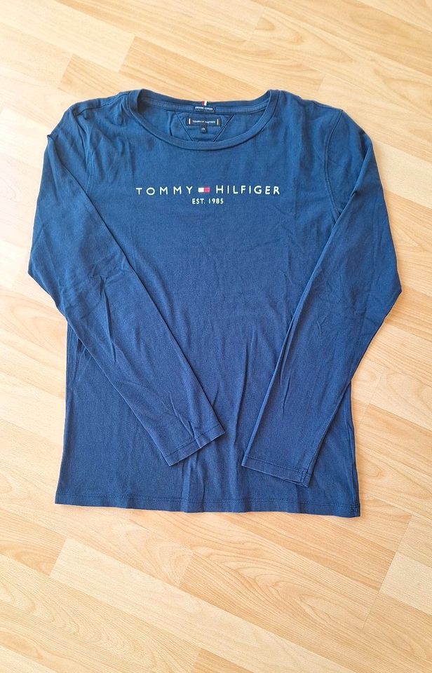 Tommy Hilfiger Langarmshirt Jungen Größe 176 blau in Radebeul