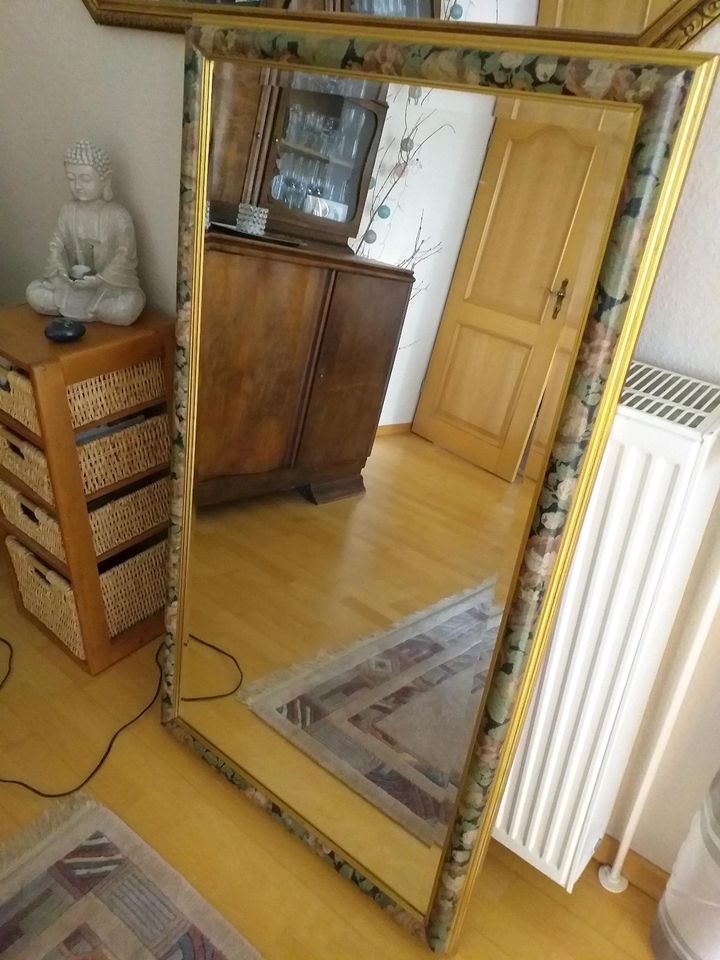Antiker großer Spiegel in Groß Grönau