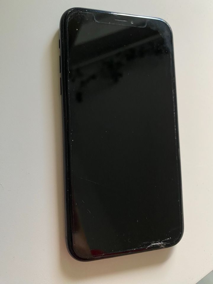 iphone XR mit 128 GB, defektes Display in Berlin