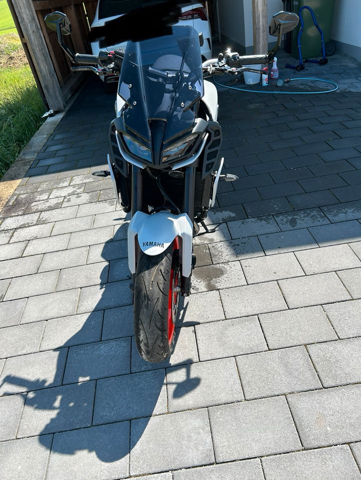 Yamaha MT 09 in Schierling