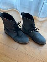 Lacoste Stiefeletten 39 grau Anthrazit Wildleder Sachsen-Anhalt - Halle Vorschau