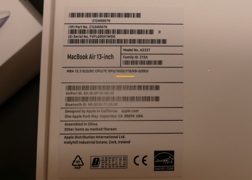 MacBook Air Ret 2020 13,3" 8C M1,16 GB RAM, 1 TB SSD in Bremen