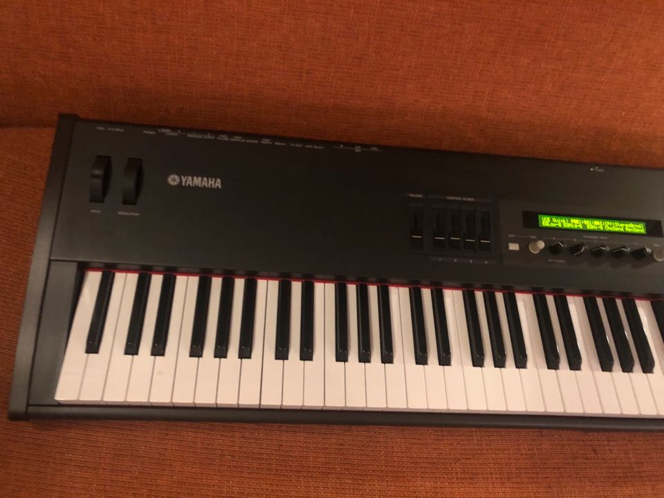 Yamaha S80 Synthesizer in Grünwald