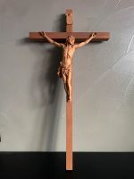 Jesus am Kreuz Kruzifix Holz geschnitzt Nordrhein-Westfalen - Krefeld Vorschau