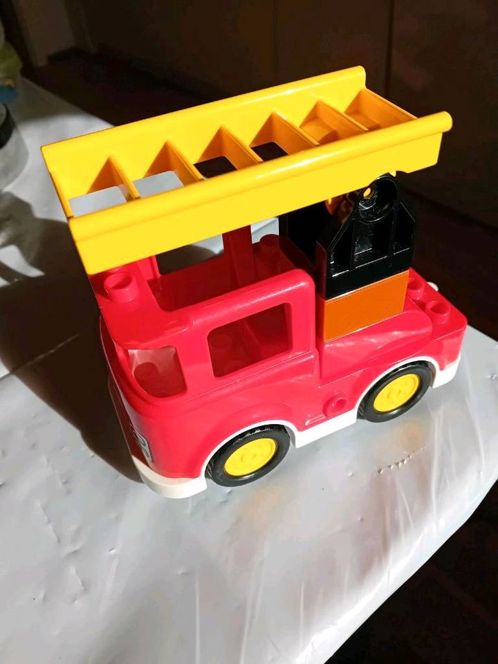 1 Kiste mit Lego Duplo Bausteine und Fahrzeuge in Hamburg