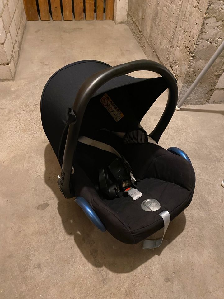 Maxi cosi  babyschale mit adapter in Tuttlingen