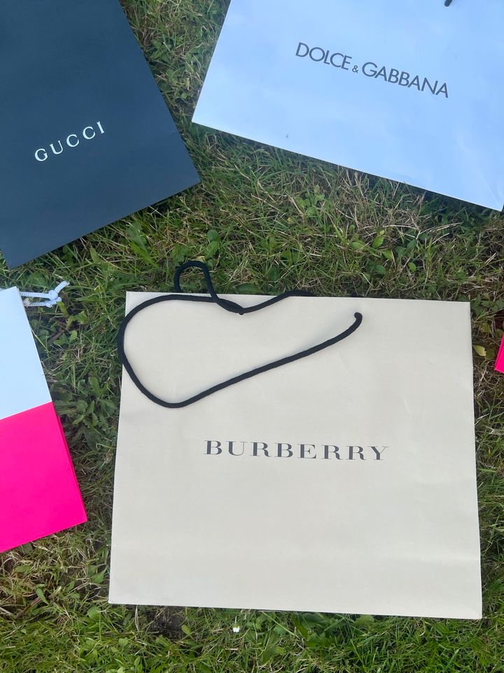 Tüten❤️ Gucci Tiffany & co, Burberry etc in Kaarst