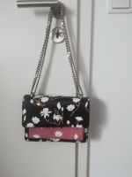 Schwarze Tasche von Mango mit Blumenmuster und Gliederkette Burglesum - Lesum Vorschau