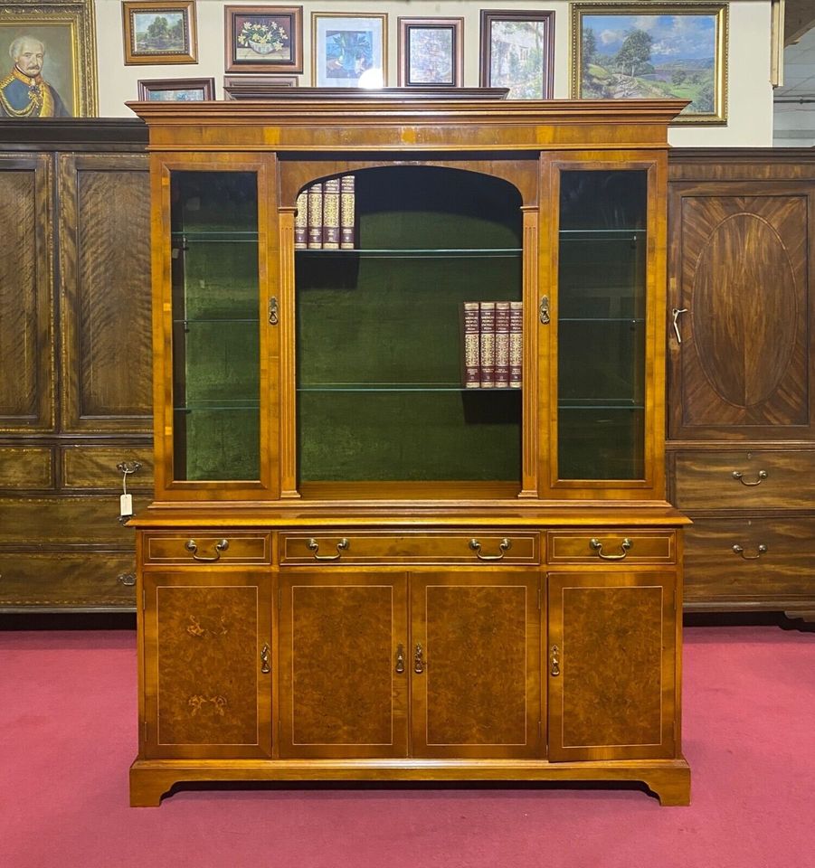 Englische Möbel Regency Eibe Stilmöbel Bücherschrank Vitrine UK in Berlin