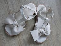 ZARA Ledersandalen Sandalen Schuhe neuwertig Gr. 28 cremeweiß Hamburg-Mitte - Hamburg Hamm Vorschau