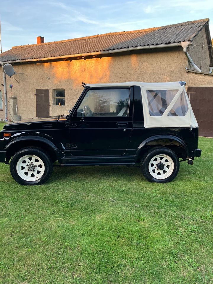 Suzuki SJ 410 Cabrio + Motor/Getriebe/Verteilergetriebe usw. in Wusterhusen