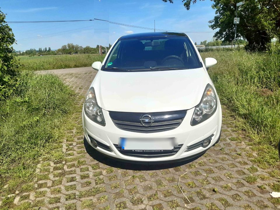Auto Opel Corsa D in Rüsselsheim