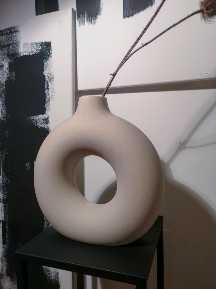 Donut Vase H&M große beige rund Keramik in Satrup