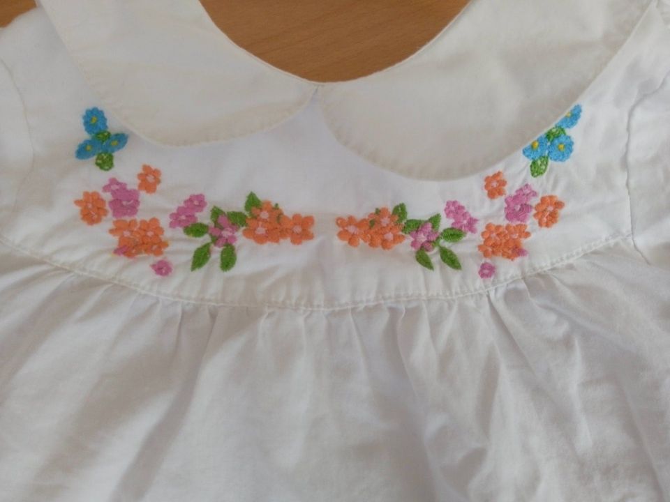 Baby Süße weiße Bluse von H&M, Größe 86 mit Stickerei in Pfaffenhofen a. d. Roth