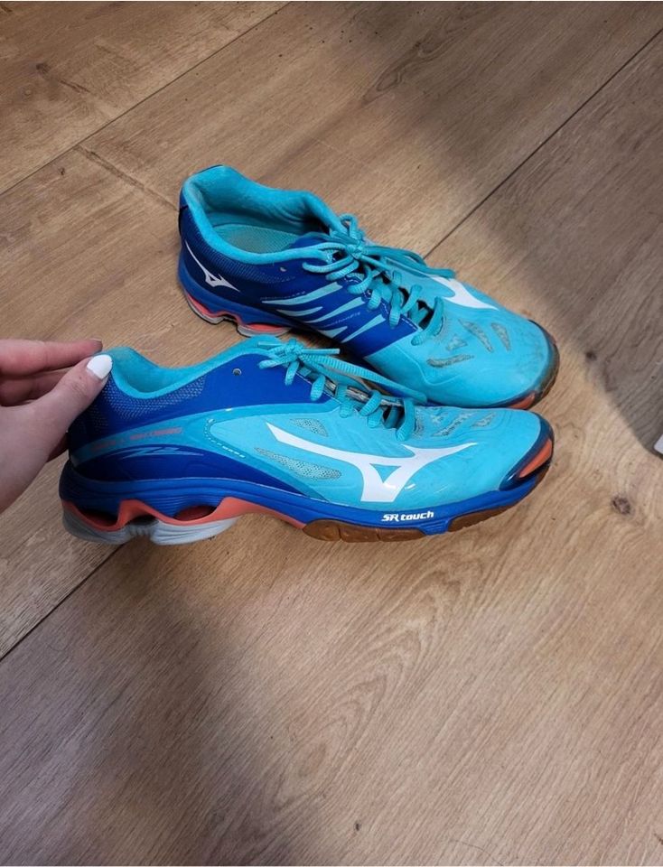 Volleyballschuhe Mizuno blau weiß pink in Neustadt an der Orla