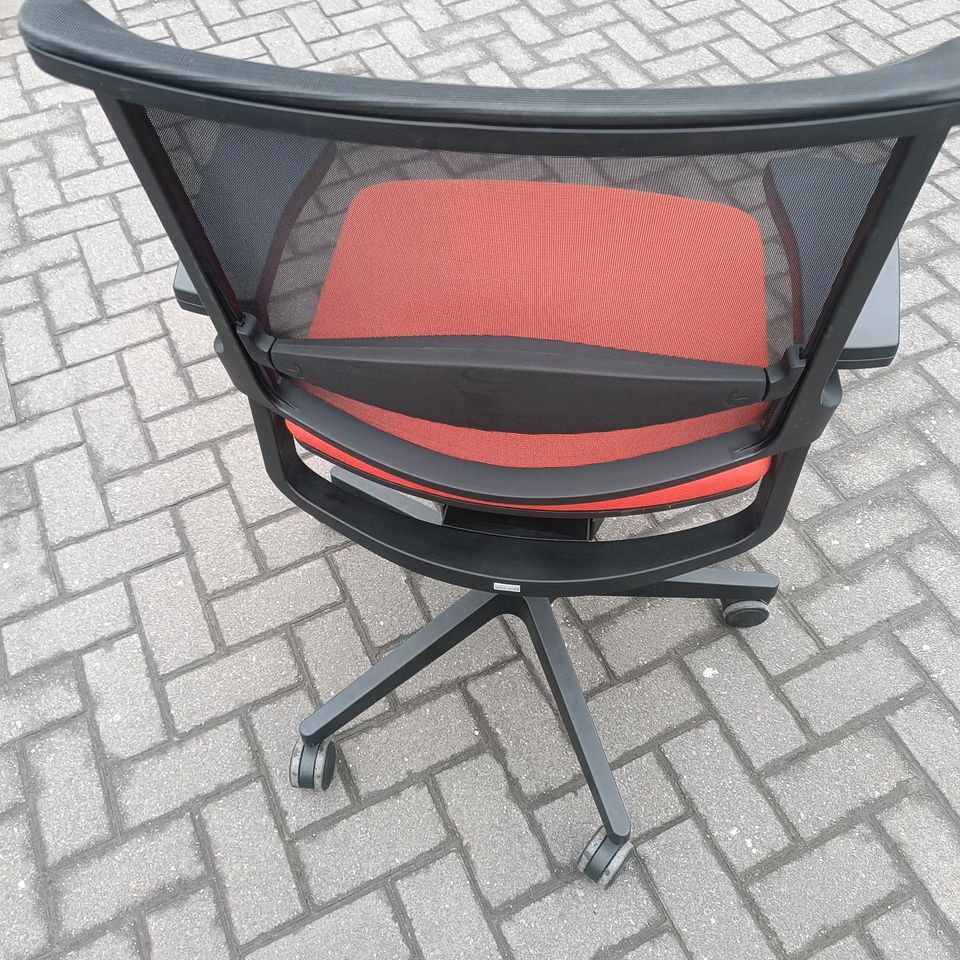 Interstuhl Movyis3 Modell 14 Bürodrehstuhl schwarz/orange 3D in Hamm