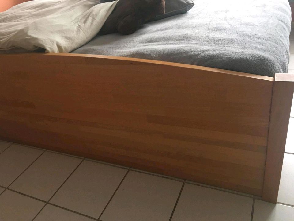 Doppelbett Holz Massiv mit Schubladen 2 Meter in Köln