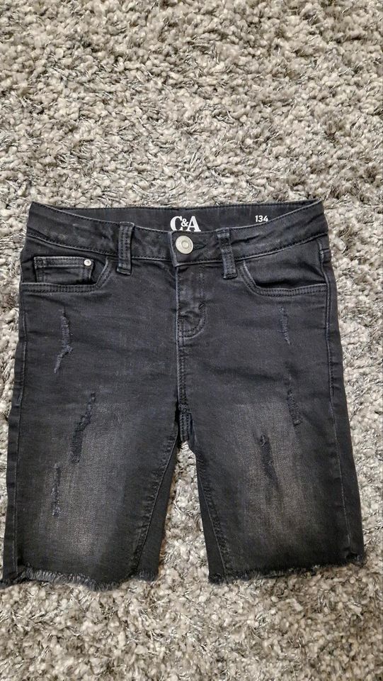 JEANSSHORTS GR.134 SCHWARZ in Oelde