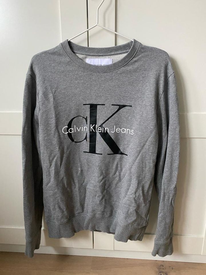 Calvin Klein Jeans Sweatshirt, Herren/Jugend, Gr. S, Grau in Mannheim