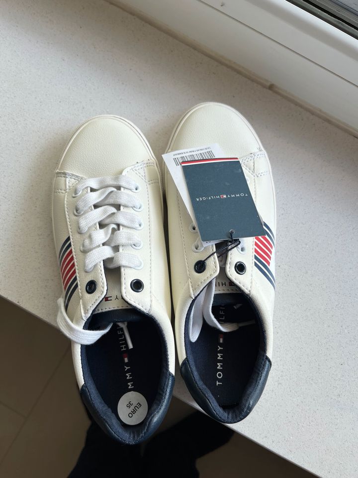 Tommy Hilfiger Schuhe Unisex Nr.: 35 in Düsseldorf